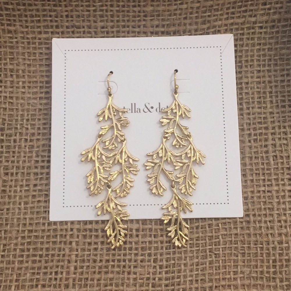 Stella and Dot Grace Chandelier earrings- new